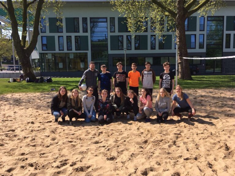 Neue Sporthelfer