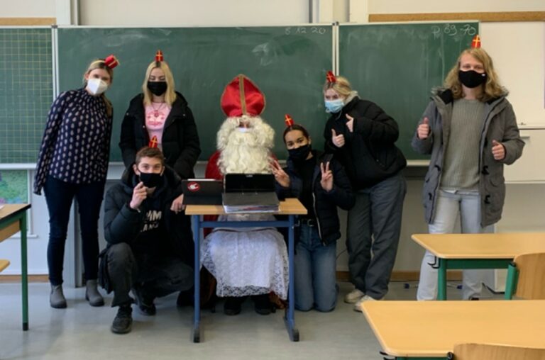 Sinterklaas zu Besuch bei der Gesamtschule Uerdingen