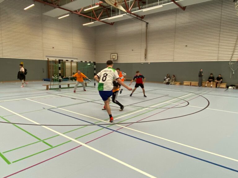 Erfolgreicher zweiter Munsch Cup: Schüler besiegen Lehrer im Finale