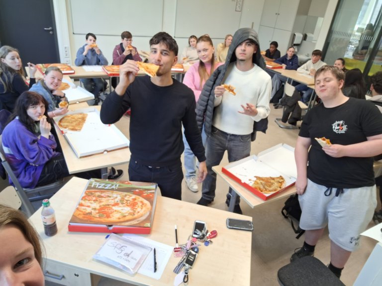 Ehrenamtlicher Nachhilfeunterricht und Erweiterung des Projektkurses „Schüler fördern Schüler“