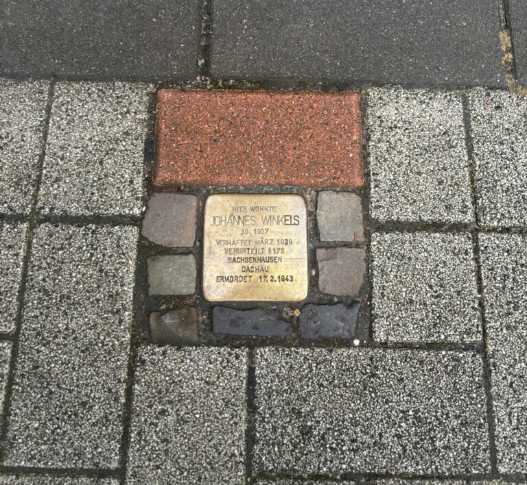 Engagement gegen das Vergessen – Stolpersteinverlegungen mit unserer AG